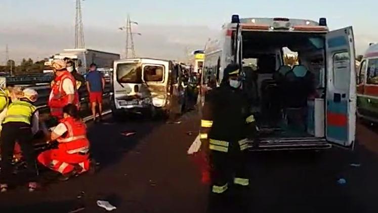 Un frame del video dell'incidente in autostrada A4 tra i caselli di Verona