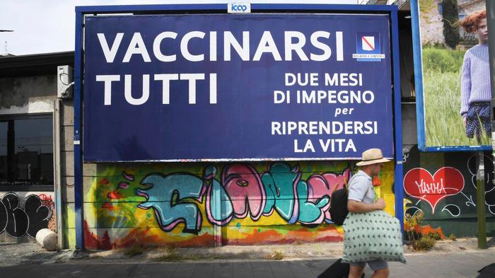 Una campagna a sostegno della vaccinazione anti-Covid (Foto Ansa)
