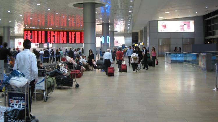 L’aeroporto di Tel Aviv, dove la mamma è atterrata nel 2017