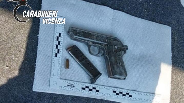 L'arma si trovava, avvolta in un sacco, nel locale adiacente l'abitazione di famiglia a Villaga