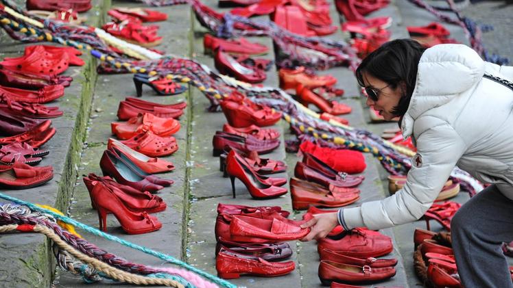 Le scarpe rosse sono diventate il simbolo della lotta per i diritti delle donne e contro la violenza di genere