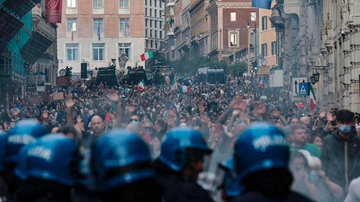 Dopo gli scontri no Green pass a Roma, Forza Nuova alza il livello dello scontro (Foto Ansa)