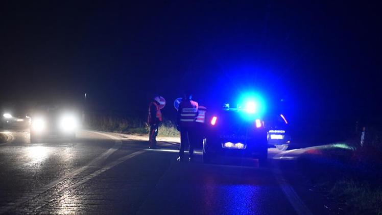 I rilievi dei carabinieri sul luogo dell'incidente, sulla 434 Transpolesana (Diennefoto)