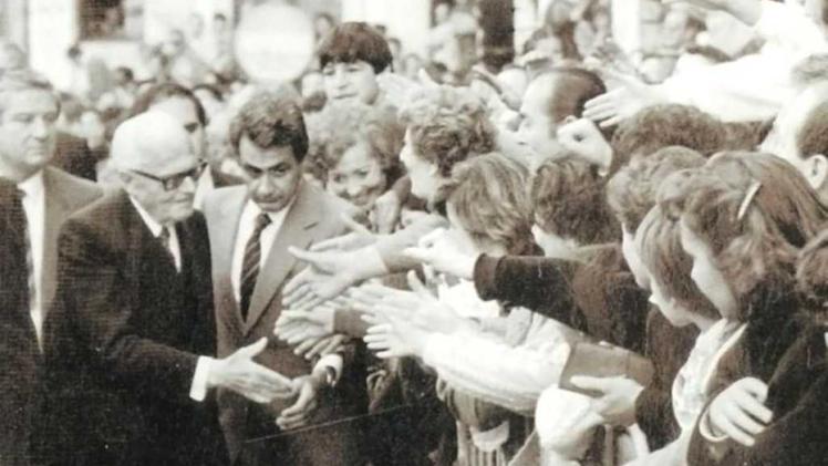 Accoglienza da star e bagno di folla per Sandro Pertini nel 1984 a Vicenza