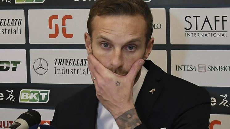 Luca Rigoni durante la conferenza stampa nella quale ha annunciato il suo addio al calcio giocato. FOTO TROGU