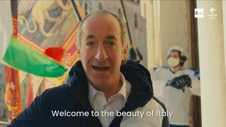 Il frame del video Milano-Cortina 2026 in cui il governatore del Veneto parla in cinese