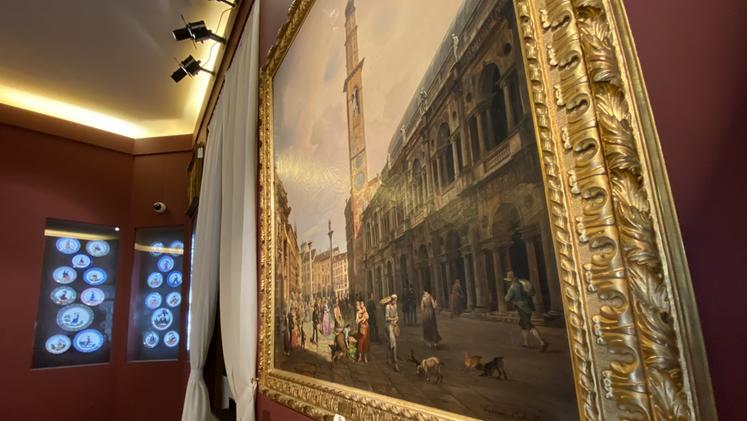 I cartellini sui quadri indicano che i beni esposti a palazzo Thiene appartengono ai liquidatori