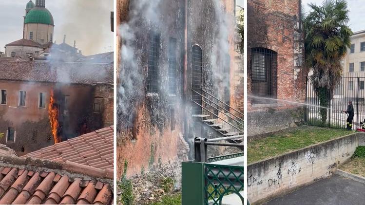 L'incendio divampato sulla facciata esterna dei chiostri di Santa Corona (Foto Facebook Marco Maria Conte Salata/Sei di Vicenza (e dintorni) se)