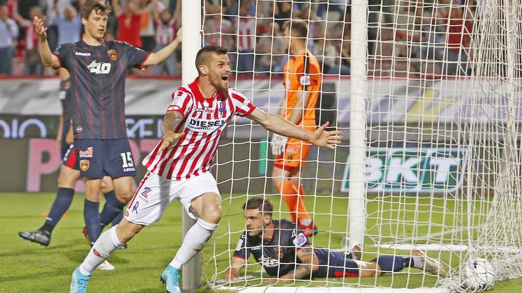 Il gol di Maggio all’ultimo minuto ha consegnato al Vicenza la vittoria nella gara di andata dei playout contro il Cosenza (Studio Stella)