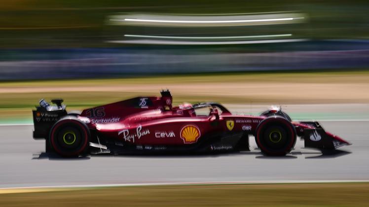 La Ferrari di Leclerc (Foto Ansa/EPA/Alejandro Garcia)