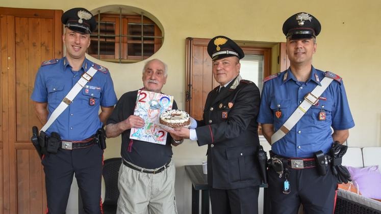 Luciano Caldieraro nel giorno del suo 80° compleanno ha ricevuto la visita dei carabinieri (Foto TONIOLO)