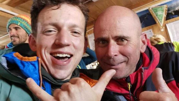 Nicolò Zavatta in un momento felice assieme a Paolo Dani, la guida alpina morta domenica