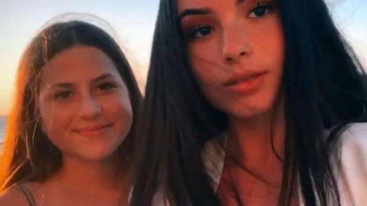 Giulia e Alessia Pisanu, le due sorelle di 17 e 15 anni travolte e uccise da un treno a Riccione