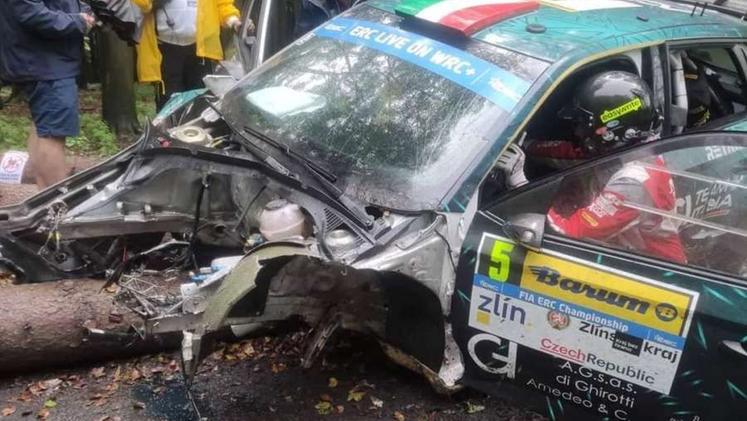 La Skoda Fabia di Alberto Battistolli e Simone Scattolini dopo l’incidente al Barum Czech Rally