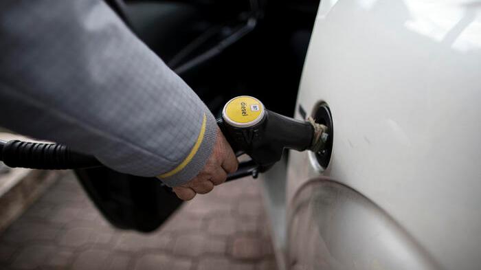 Continua il calo dei prezzi dei carburanti sulla rete italiana