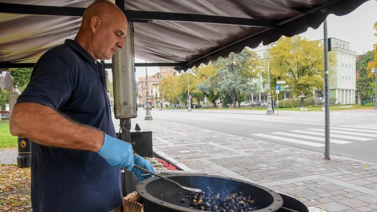 Franco Martin, 63 anni, di Gazzo Padovano, dal 1989 gestisce il chiosco di viale Roma a Vicenza