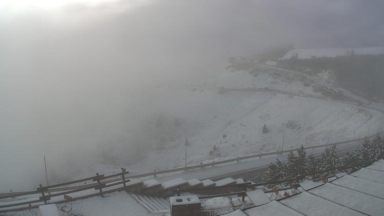 La neve a Cima Grappa la mattina di lunedì 14 novembre (fonte Webcam Cima Grappa)