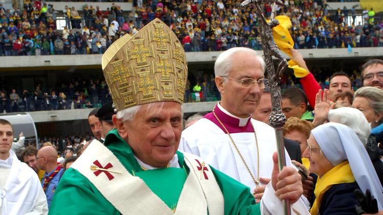 Papa Ratzinger allo stadio Bentegodi nel 2006