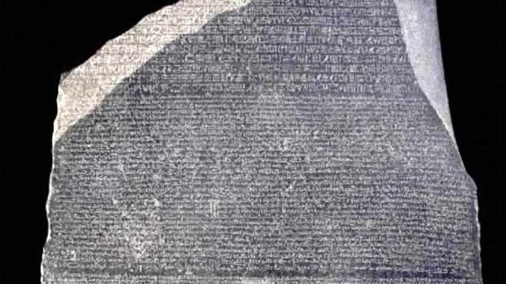 L’appello dell’Egitto all’Inghilterra La stele di Rosetta si trova al British Museum dal 1801Ricordando l’antico Egitto Alcune statue recuperate da Champollion e conservate al Museo de Il Cairo L’anniversario La stele di Rosetta è stata decifrata duecento anni fa  