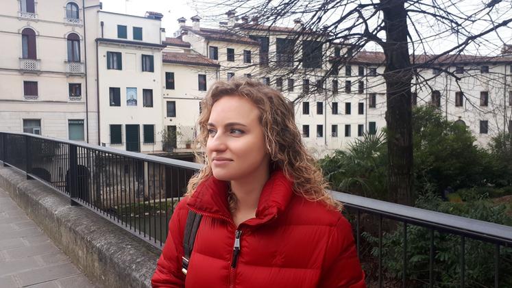 Yuliia Samofal, pediatra, è fuggita dall'Ucraina dopo un mese di guerra e ora vive a Vicenza, dopo essere stata a Schio. Qui è a Ponte Pusterla