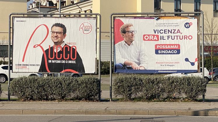 Ecco i cartelloni elettorali in cui i principali sfidanti alle amministrative di Vicenza si trovano uno accanto all’altro come in via Fratelli Bandiera